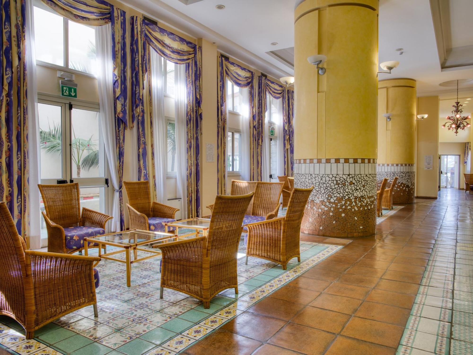 Hotel Olimpo Le Terrazze Letoianni Exterior foto